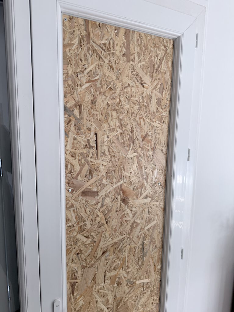 Remplacement et pose de double vitrage par un vitrier d'urgence – amélioration isolation thermique et acoustique