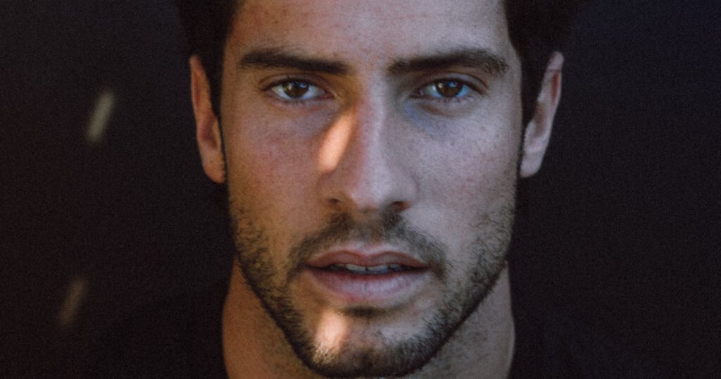 Bâchage d'urgence d'une toiture après sinistre – bâche bleue posée par couvreur pour mise en sécurité